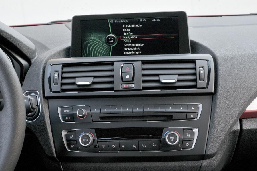  BMW 118i Sport Line 2011 года  (фото 27 из 185)